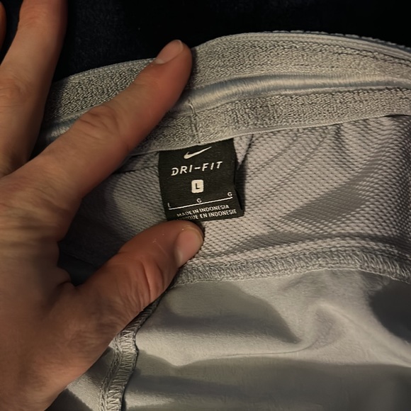 Grey Nike shorts - Picture 3 of 4